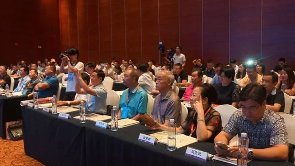 向艺葵艺术教育服务平台上线新闻发布会在深圳召开(图2) 向艺葵艺术教育服务平台上线新闻发布会在深圳召开(图2)