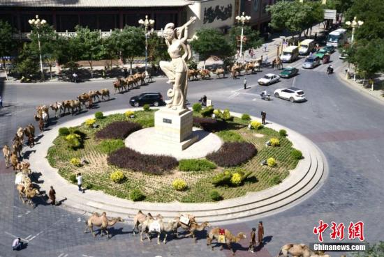 通讯：敦煌“再见”法兰西(图1)