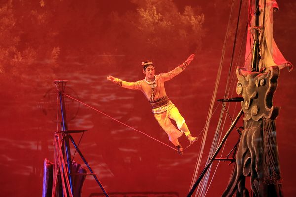 诗词歌赋杂技剧场《小桥、流水、人家》首演广受好评(图3) 诗词歌赋杂技剧场《小桥、流水、人家》首演广受好评(图3)
