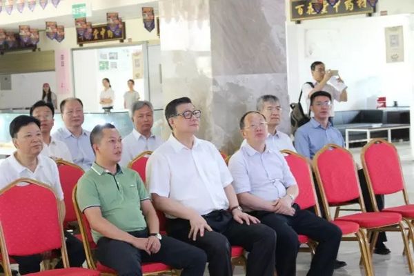 中国社会科学院院长王伟光一行赴普网·药博园参观调研(图3)