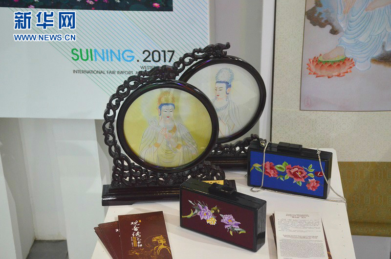 来西博会进出口展看遂宁特色刺绣(图1)