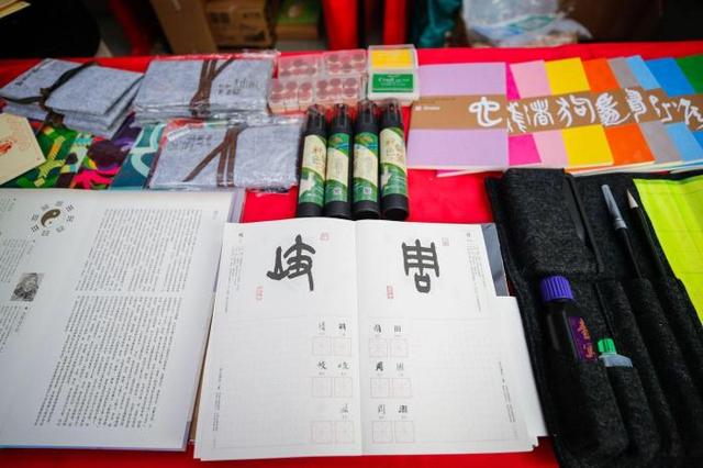 汉字艺术体验玩转地坛春节文化庙会(图7)