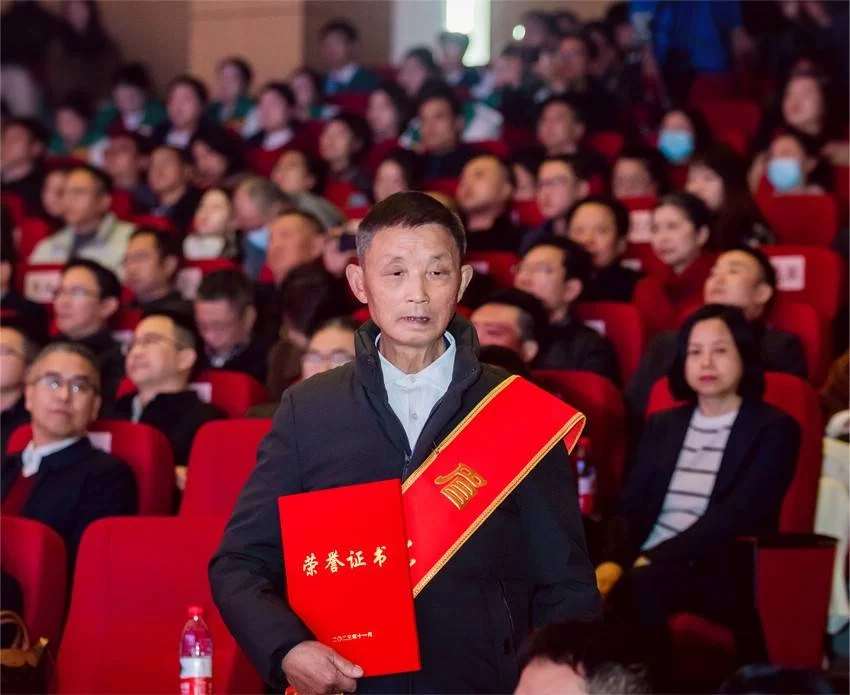 张仲安讲述奋斗人生:六大职称十一项专利,不断铸就人生新的辉煌