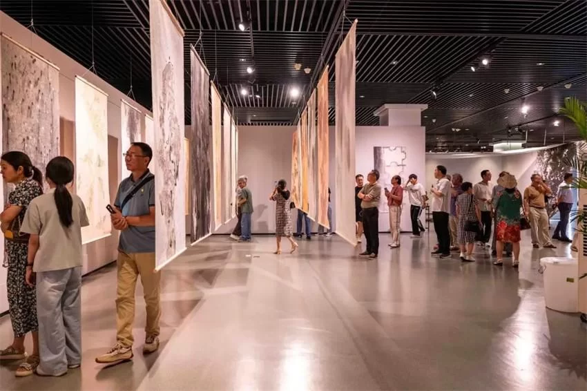 纸上 Sur Papier——姜竹青&弗朗辛·穆里双人展在芜湖市博物馆盛大开幕(图10) 纸上 Sur Papier——姜竹青&弗朗辛·穆里双人展在芜湖市博物馆盛大开幕(图10)