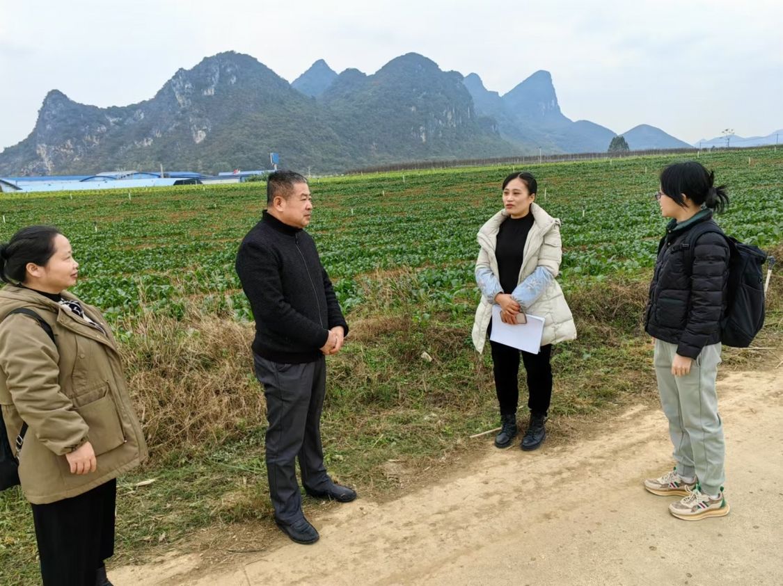 “共同体八桂行·柳州站”全媒体采访行动暨广西民族报社签约作家座谈会在柳州圆满举行(图16)