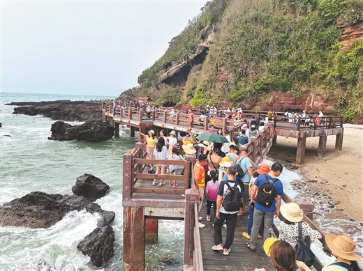 从“网红”海岛到5A级景区 ——解读北海涠洲岛南湾鳄鱼山景区晋位密码(图1)